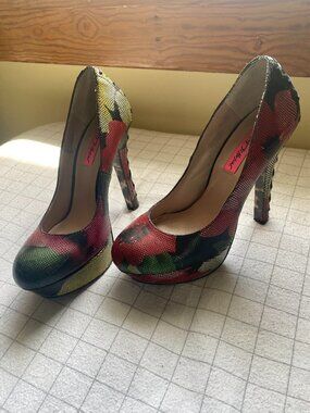 Betsey Johnson Ditan Floral Corset heels - Size 8